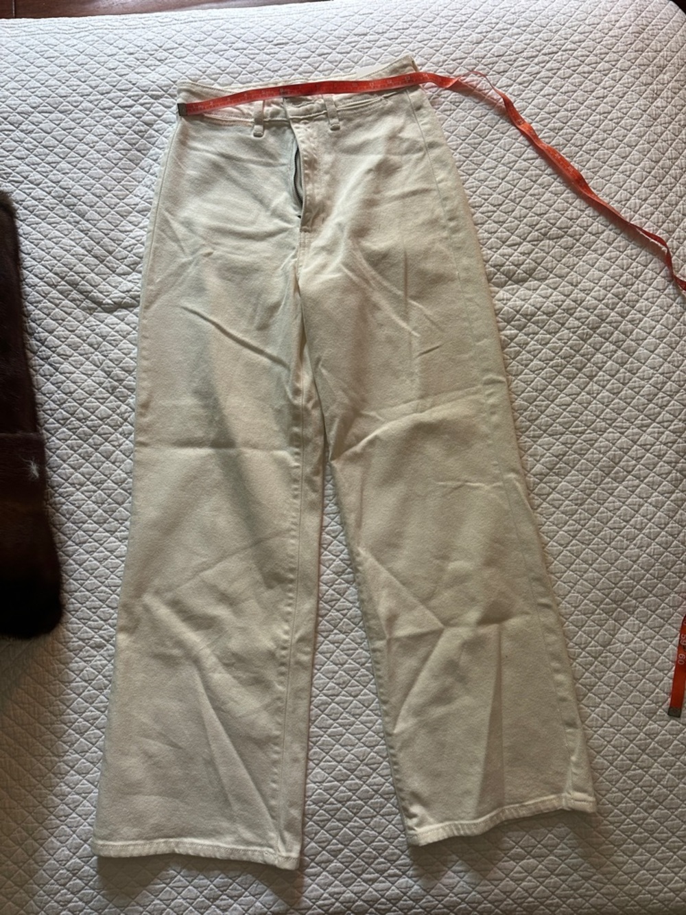 JBD. High-Rise Wide Leg White Jeans in Cream
